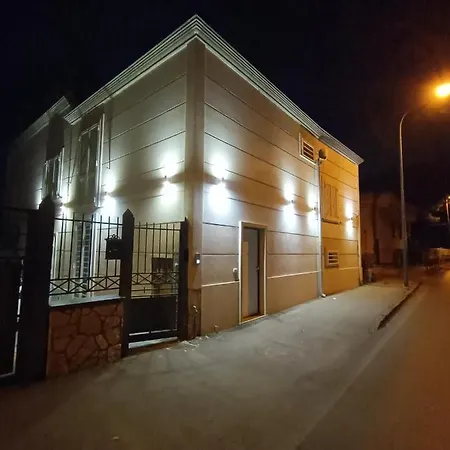 Locus Amoenus A Pochi Passi Dagli Scavi * بومبيي